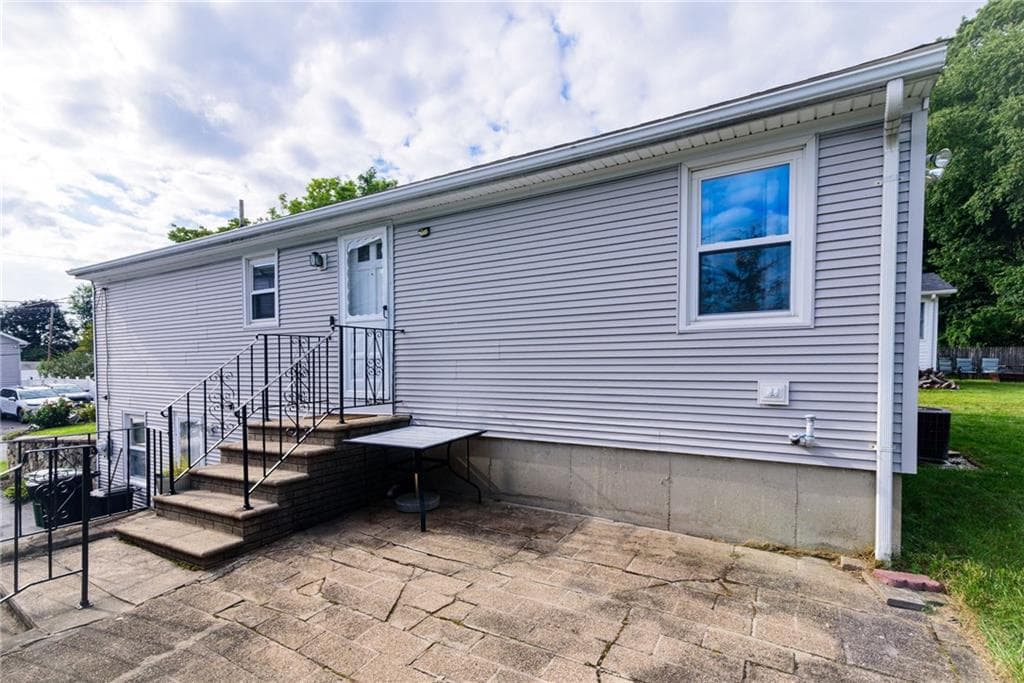 Single Family Residence at 105 Walnut Street, Johnston, photo 20 of 24