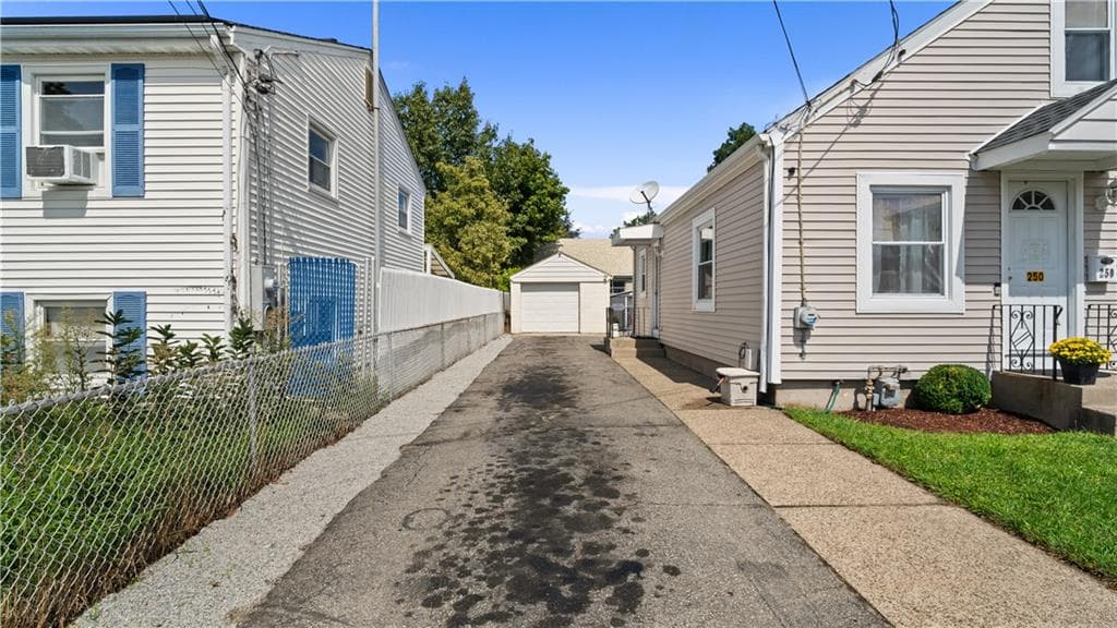 Single Family Residence at 250 Benefit Street, Pawtucket, photo 3 of 37