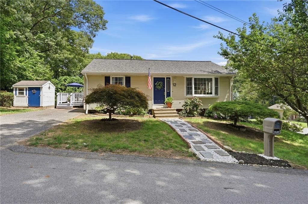 Single Family Residence at 12 View Street, Lincoln, photo 4 of 44