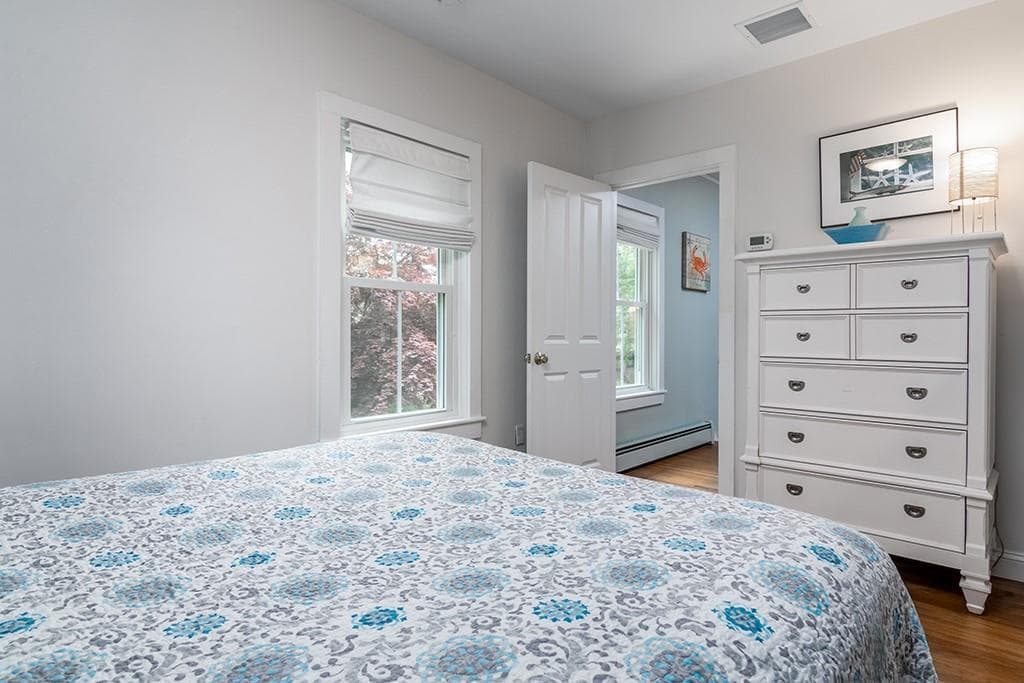 Single Family Residence at 475 Woodruff Avenue, South Kingstown, photo 18 of 29