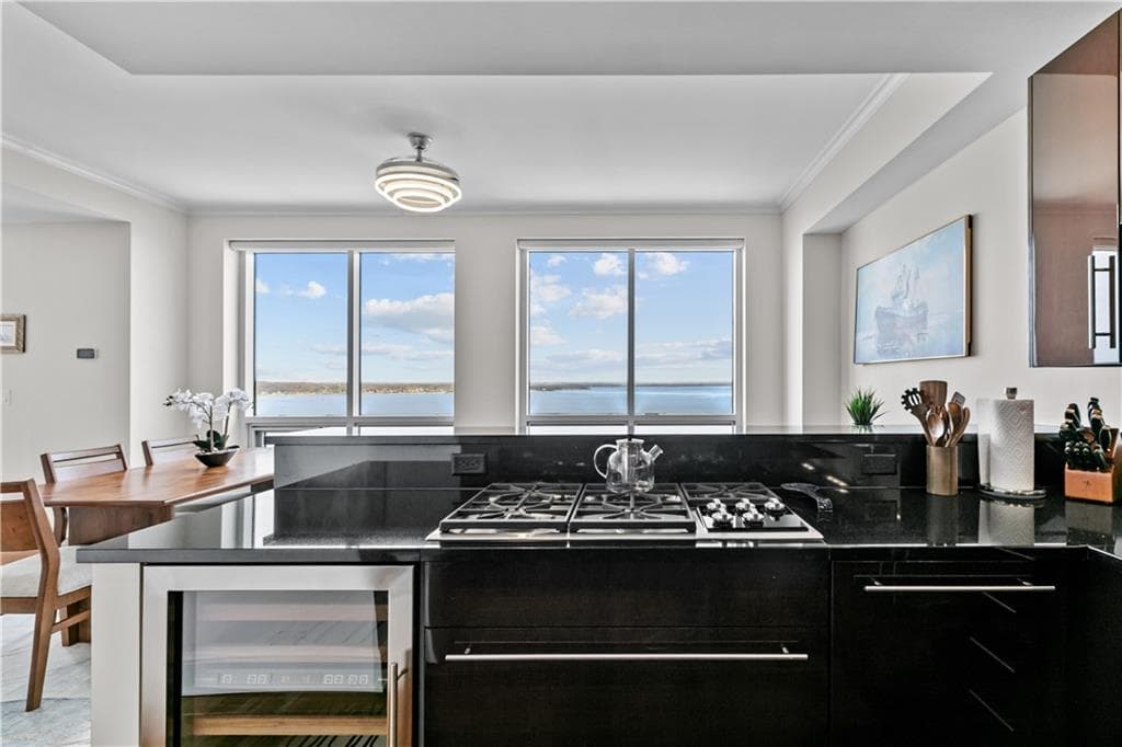 Condominium at 1 Tower Drive UNIT 1503, Portsmouth, photo 6 of 37