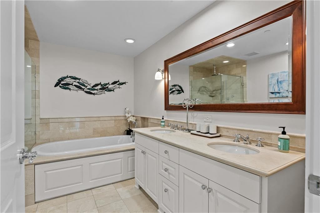 Condominium at 1 Tower Drive UNIT 1503, Portsmouth, photo 16 of 37