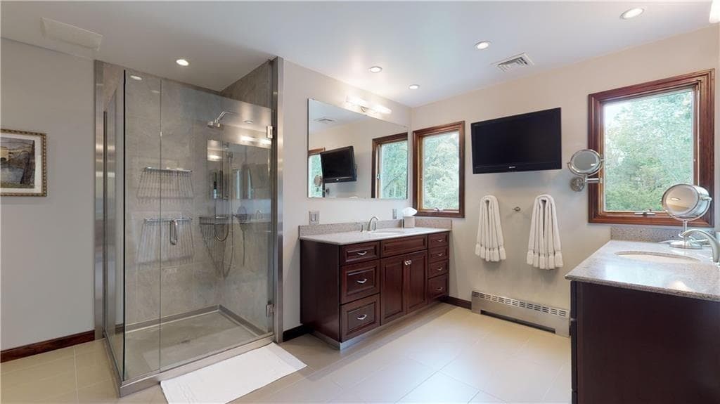 Single Family Residence at 48 Saint George Court, Warwick, photo 23 of 41