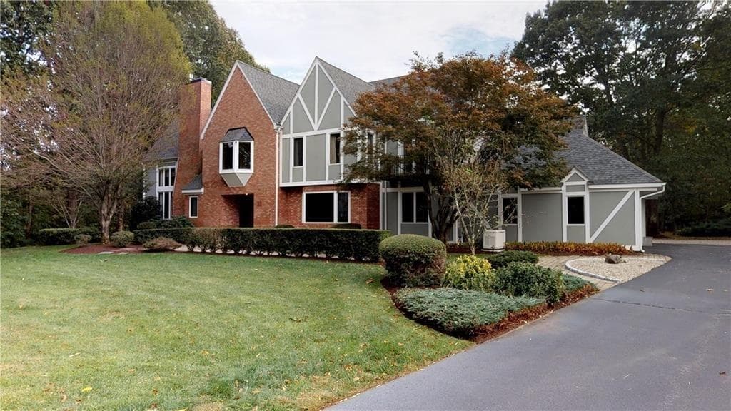 Single Family Residence at 48 Saint George Court, Warwick, photo 2 of 41