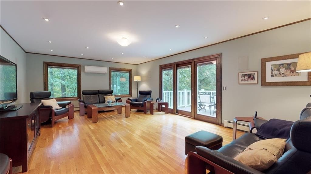 Single Family Residence at 48 Saint George Court, Warwick, photo 16 of 41