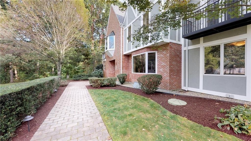 Single Family Residence at 48 Saint George Court, Warwick, photo 36 of 41