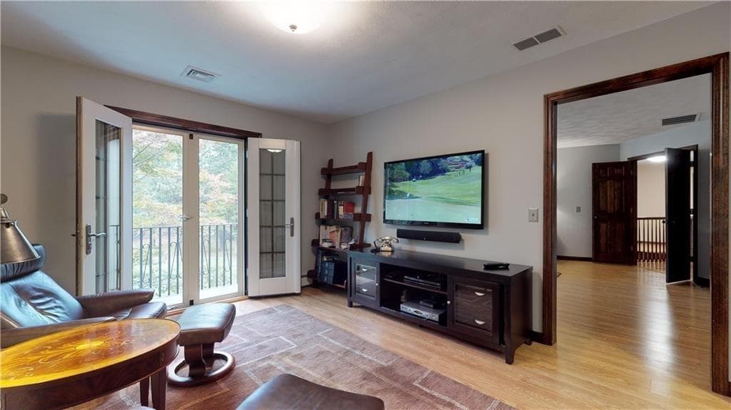 Single Family Residence at 48 Saint George Court, Warwick, photo 20 of 41