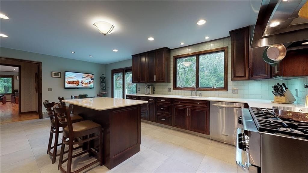 Single Family Residence at 48 Saint George Court, Warwick, photo 10 of 41