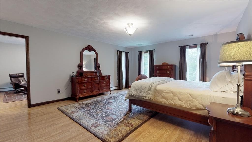 Single Family Residence at 48 Saint George Court, Warwick, photo 19 of 41
