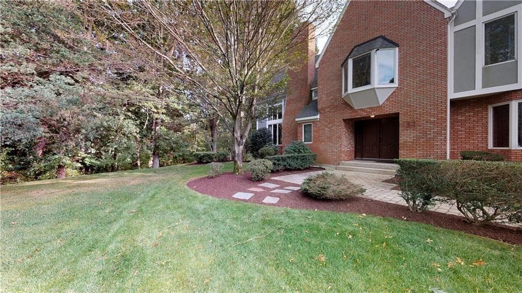 Single Family Residence at 48 Saint George Court, Warwick, photo 35 of 41