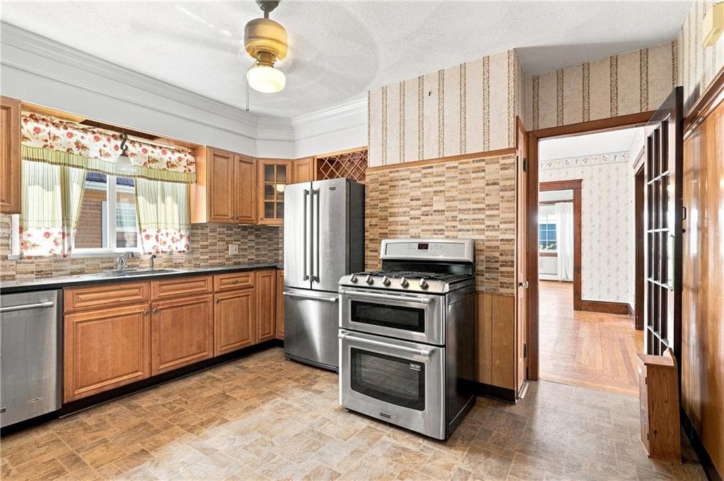 Single Family Residence at 159 Legion Way, Cranston, photo 13 of 35