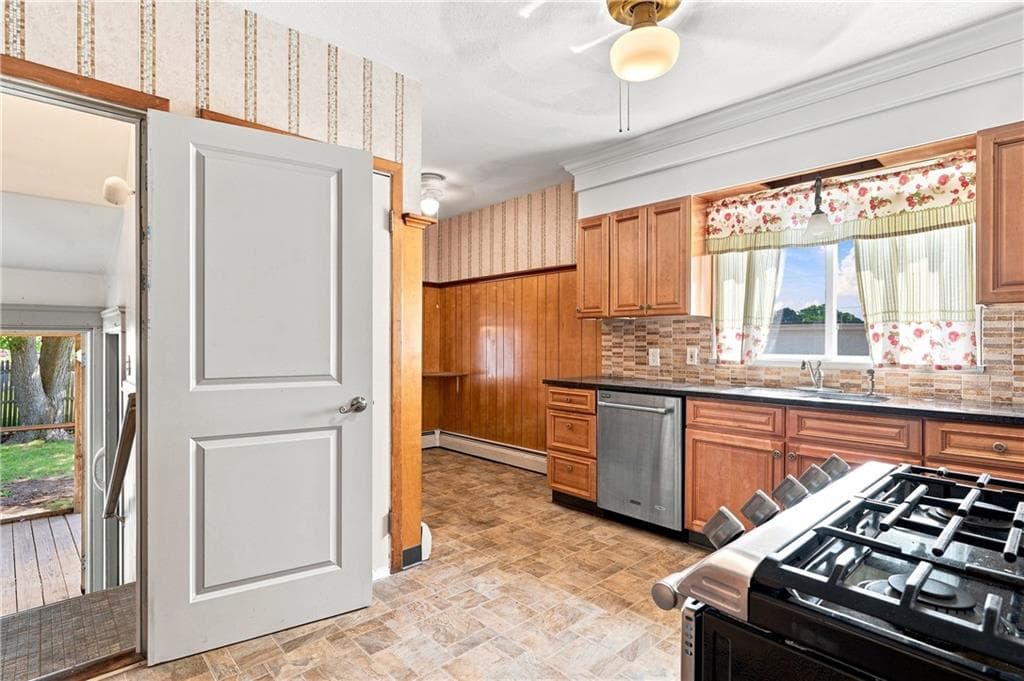 Single Family Residence at 159 Legion Way, Cranston, photo 10 of 35