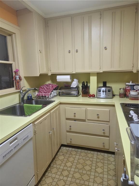 Single Family Residence at 5 Pine Hill Road, Johnston, photo 10 of 20