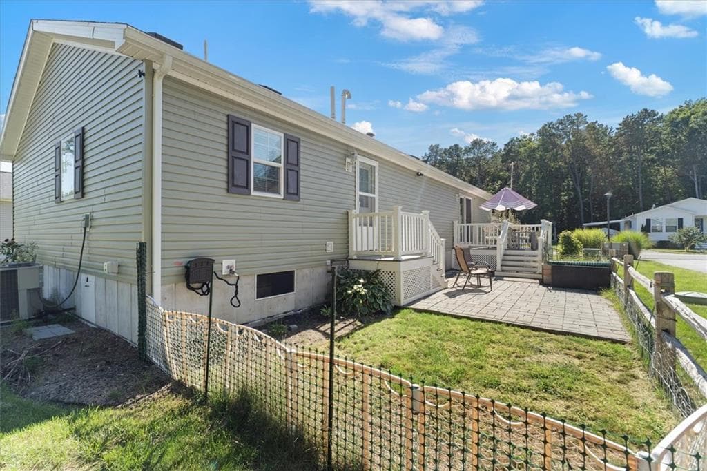 Single Family Residence at 4 Cheryl Lane, Coventry, photo 4 of 32