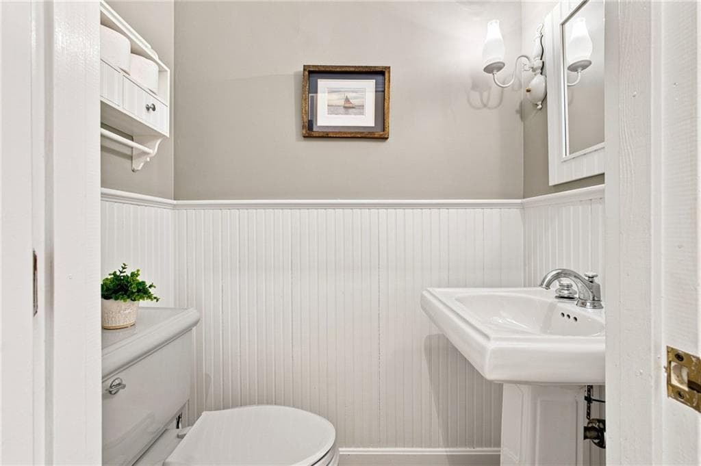Single Family Residence at 4 Woodhaven Road, Barrington, photo 16 of 27