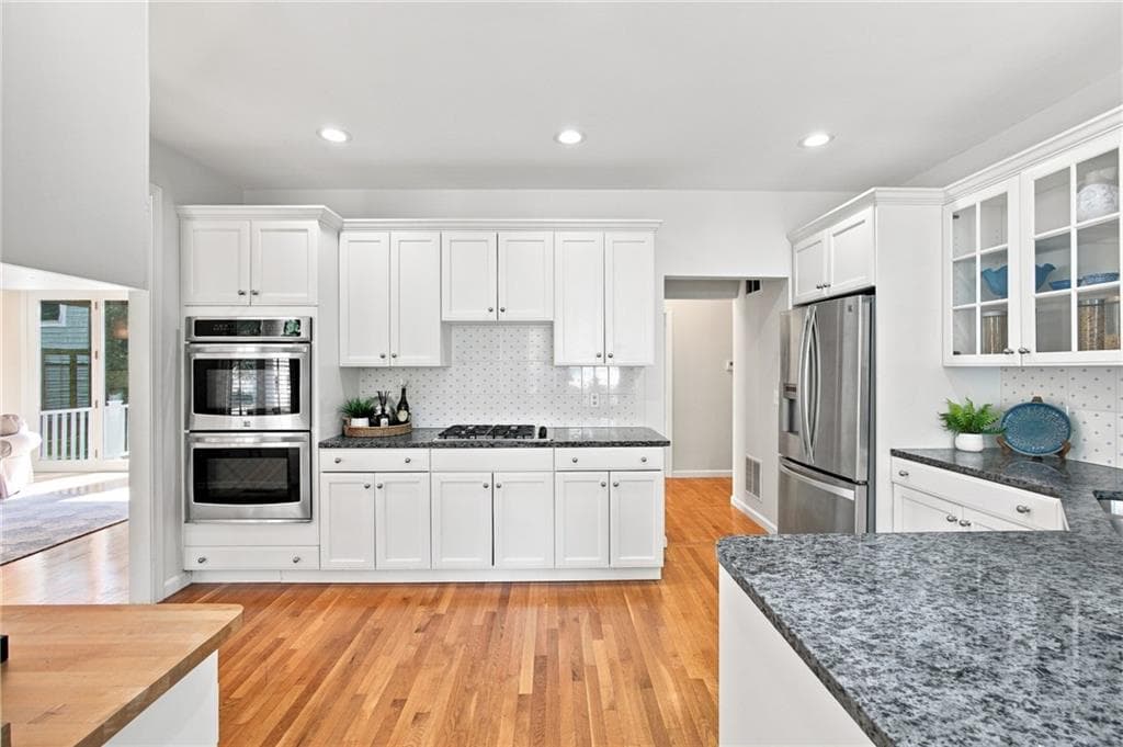Single Family Residence at 4 Woodhaven Road, Barrington, photo 5 of 27
