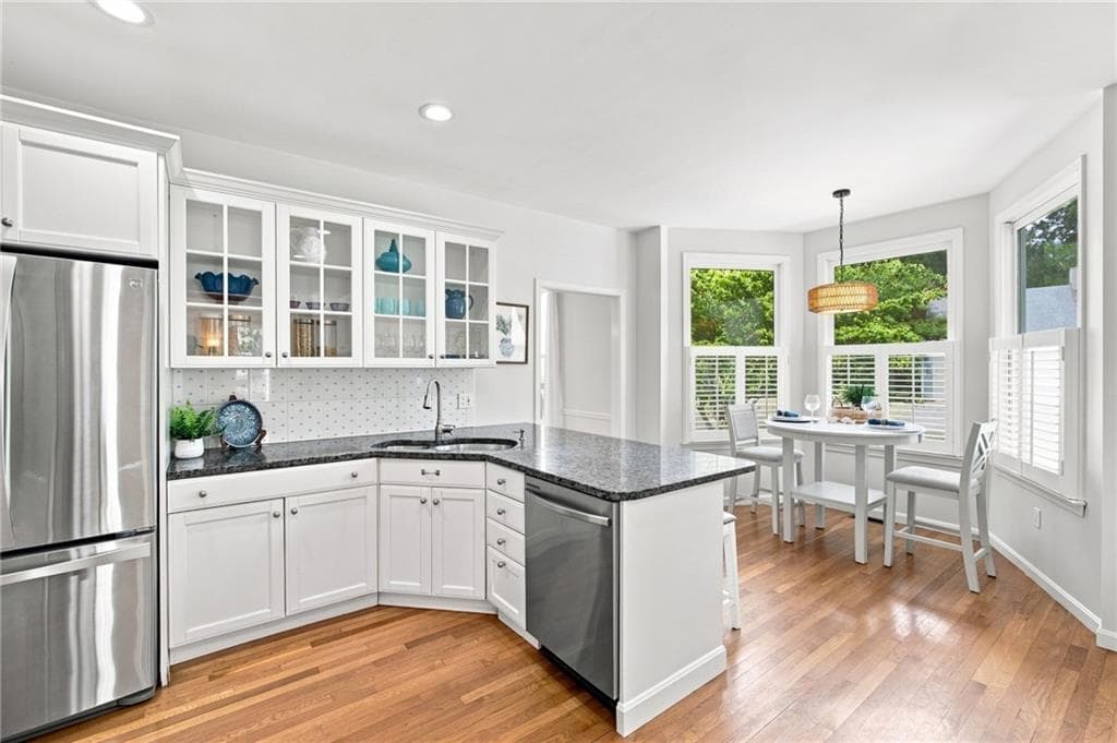 Single Family Residence at 4 Woodhaven Road, Barrington, photo 4 of 27