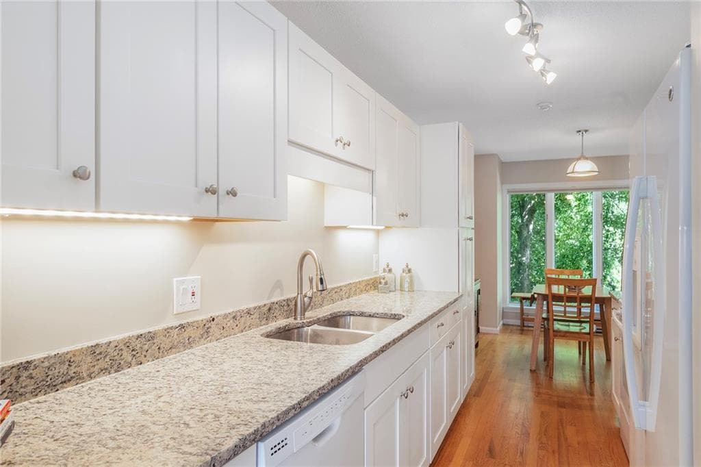 Condominium at 325 North Lane UNIT 325, Bristol, photo 6 of 50