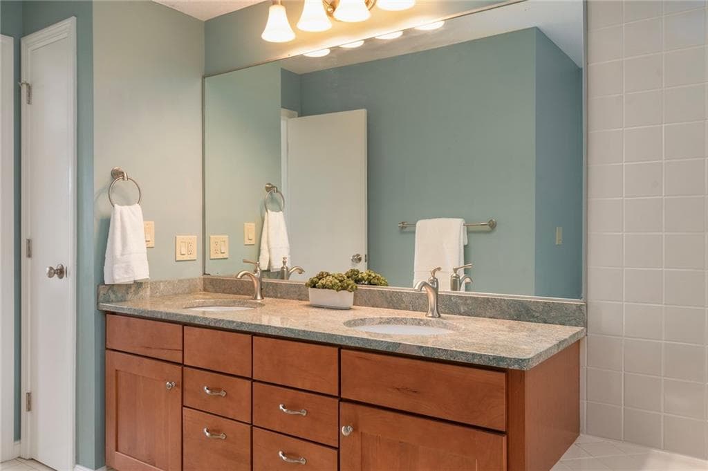 Condominium at 325 North Lane UNIT 325, Bristol, photo 26 of 50