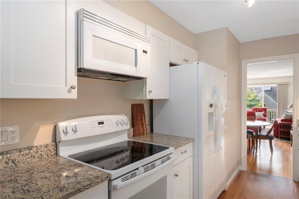 Condominium at 325 North Lane UNIT 325, Bristol, photo 7 of 50