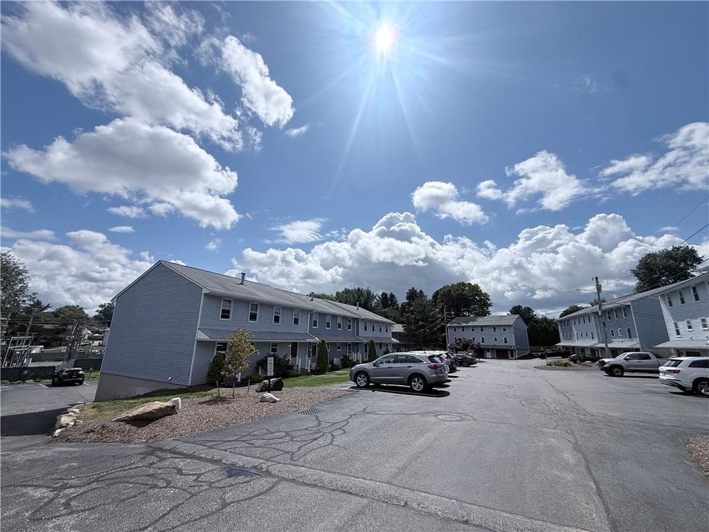 Condominium at 4 Smithfield Road UNIT 17, North Providence, photo 2 of 25