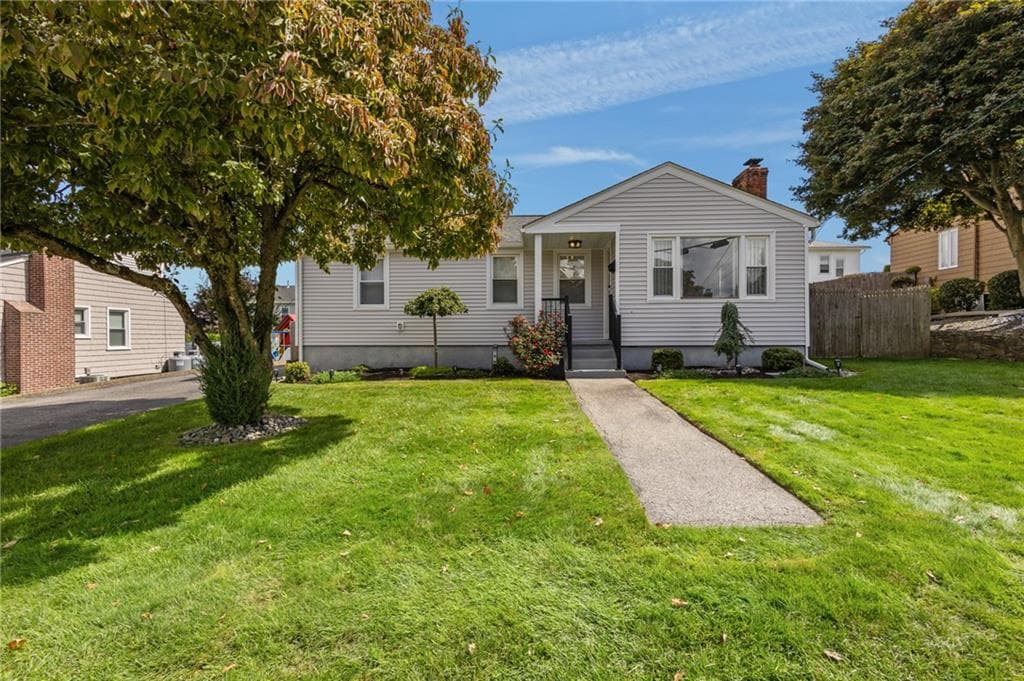 Single Family Residence at 10 Summit Avenue, Johnston, photo 2 of 30