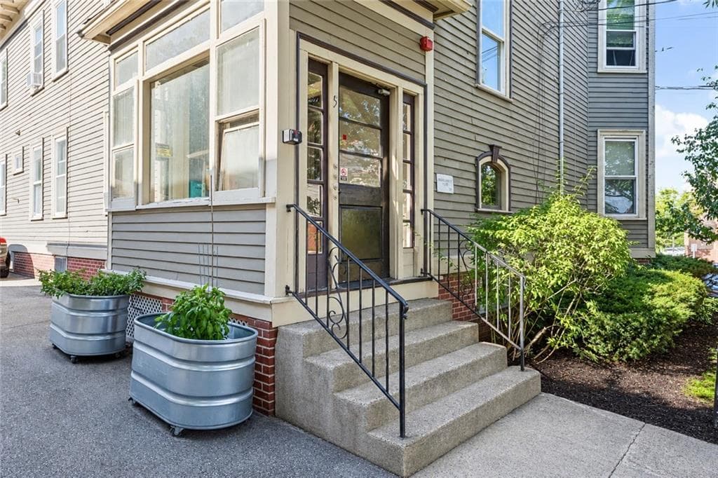 Multi Family at 5 Hillside Avenue, Providence, photo 4 of 43