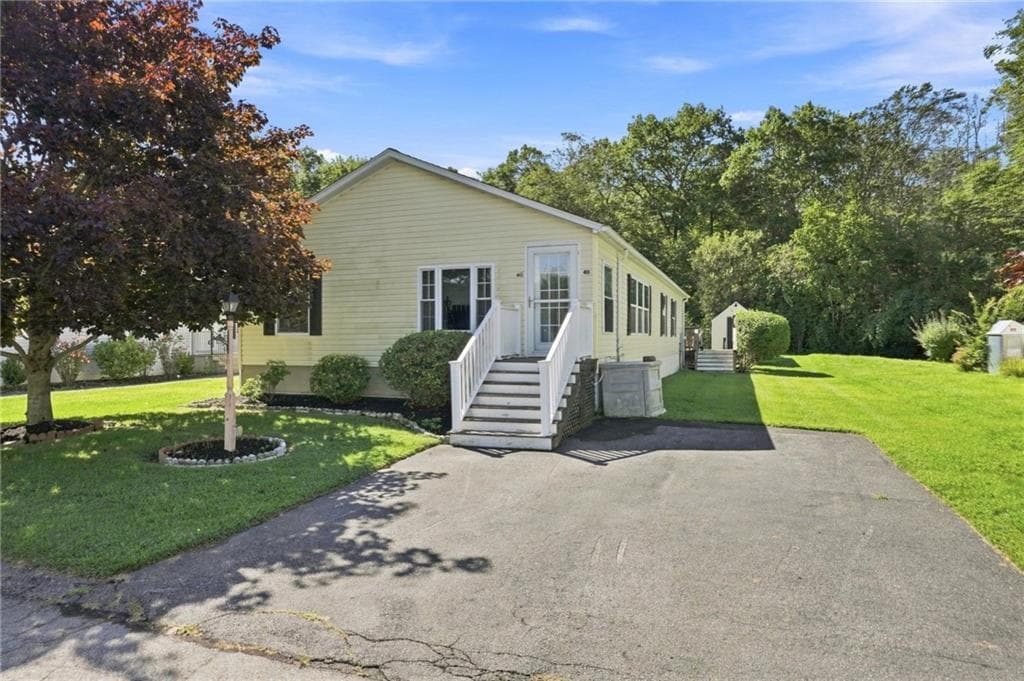 Single Family Residence at 40 Blackbird Court, Tiverton, photo 3 of 38
