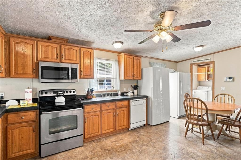 Single Family Residence at 40 Blackbird Court, Tiverton, photo 10 of 38