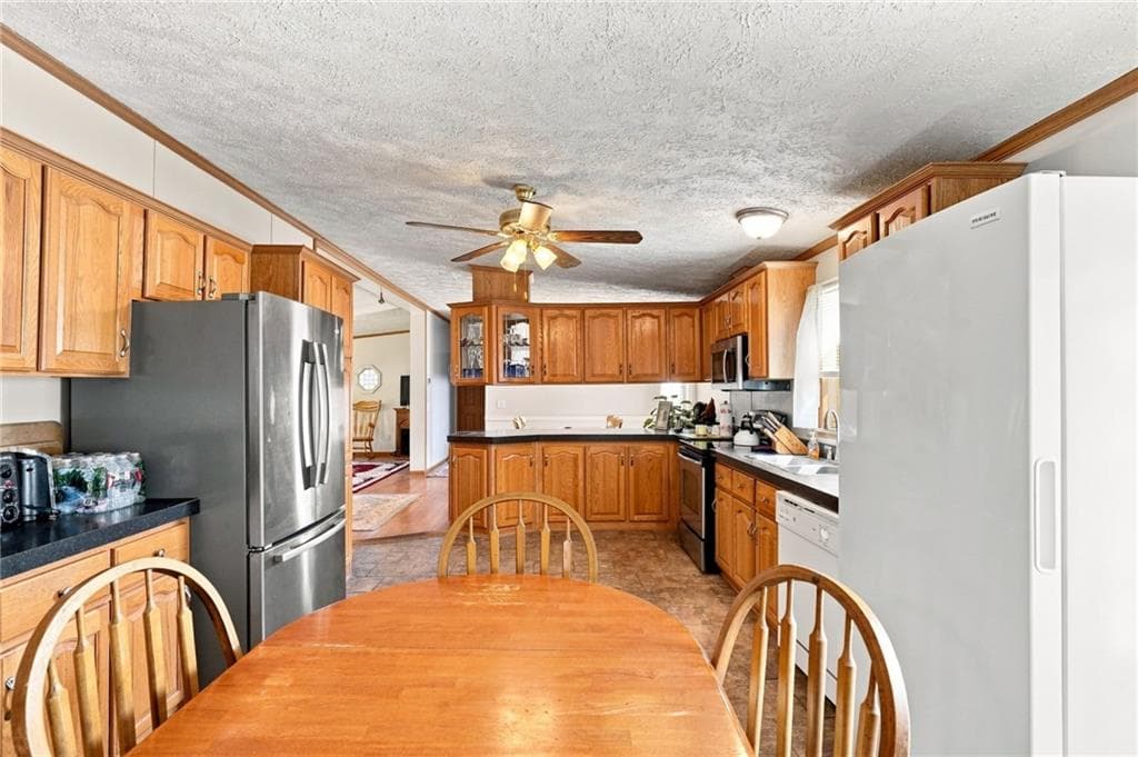 Single Family Residence at 40 Blackbird Court, Tiverton, photo 11 of 38