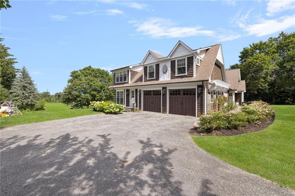 Single Family Residence at 543 Woonsocket Hill Road, North Smithfield, photo 3 of 50