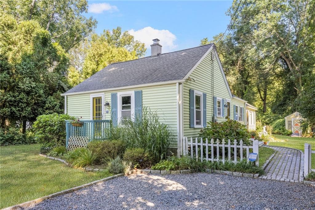 Single Family Residence at 20 Samuel Rodman Street, South Kingstown, photo 2 of 38