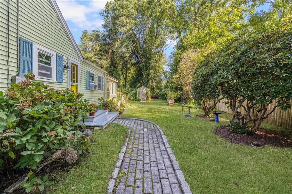 Single Family Residence at 20 Samuel Rodman Street, South Kingstown, photo 6 of 38