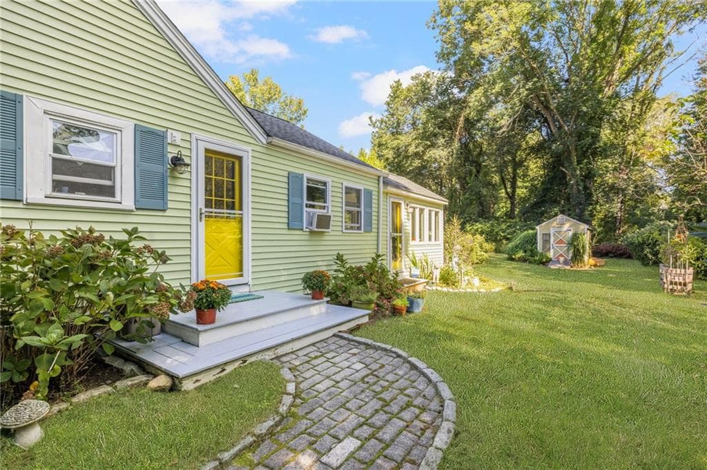 Single Family Residence at 20 Samuel Rodman Street, South Kingstown, photo 7 of 38