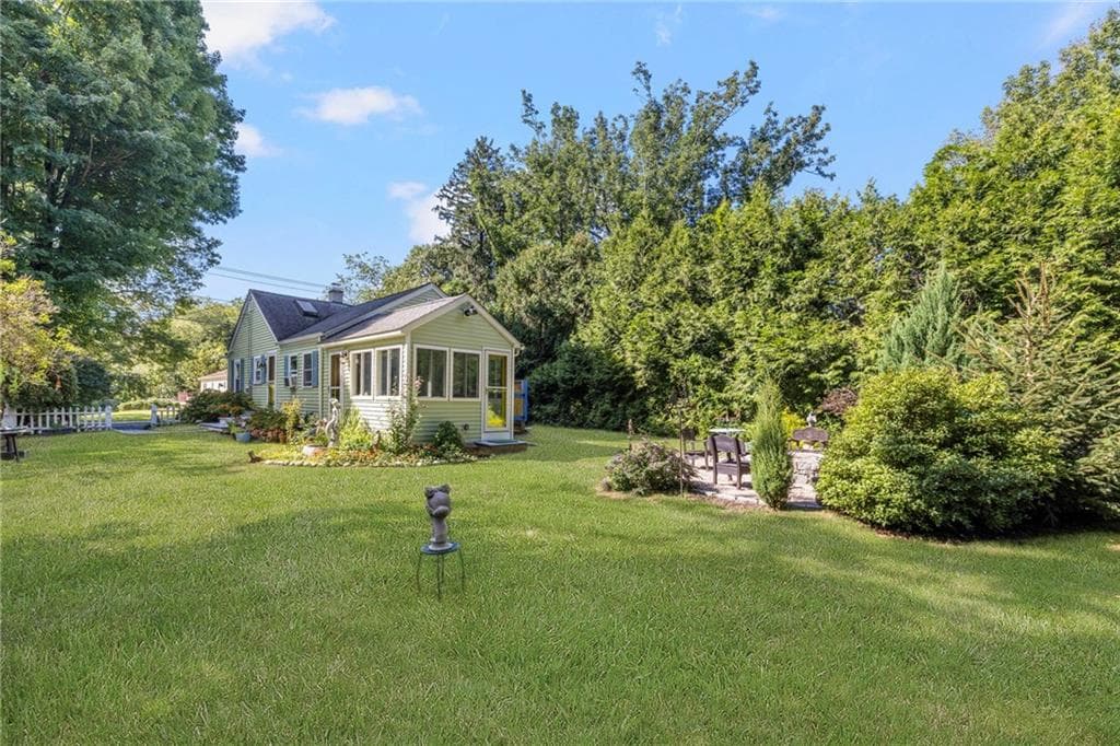 Single Family Residence at 20 Samuel Rodman Street, South Kingstown, photo 10 of 38