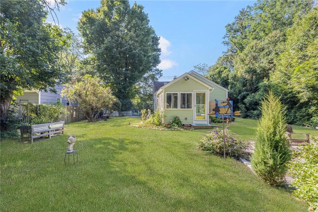Single Family Residence at 20 Samuel Rodman Street, South Kingstown, photo 11 of 38