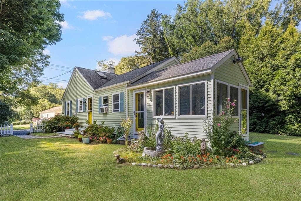 Single Family Residence at 20 Samuel Rodman Street, South Kingstown, photo 8 of 38