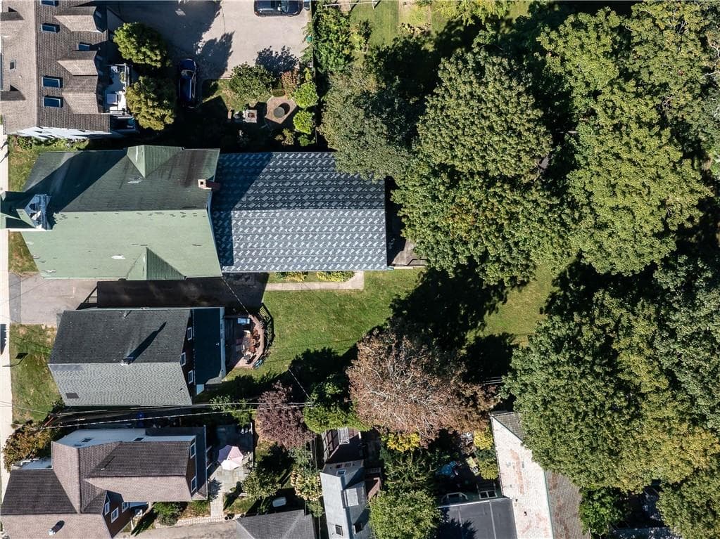 Single Family Residence at 24 Annandale Road, Newport, photo 4 of 6