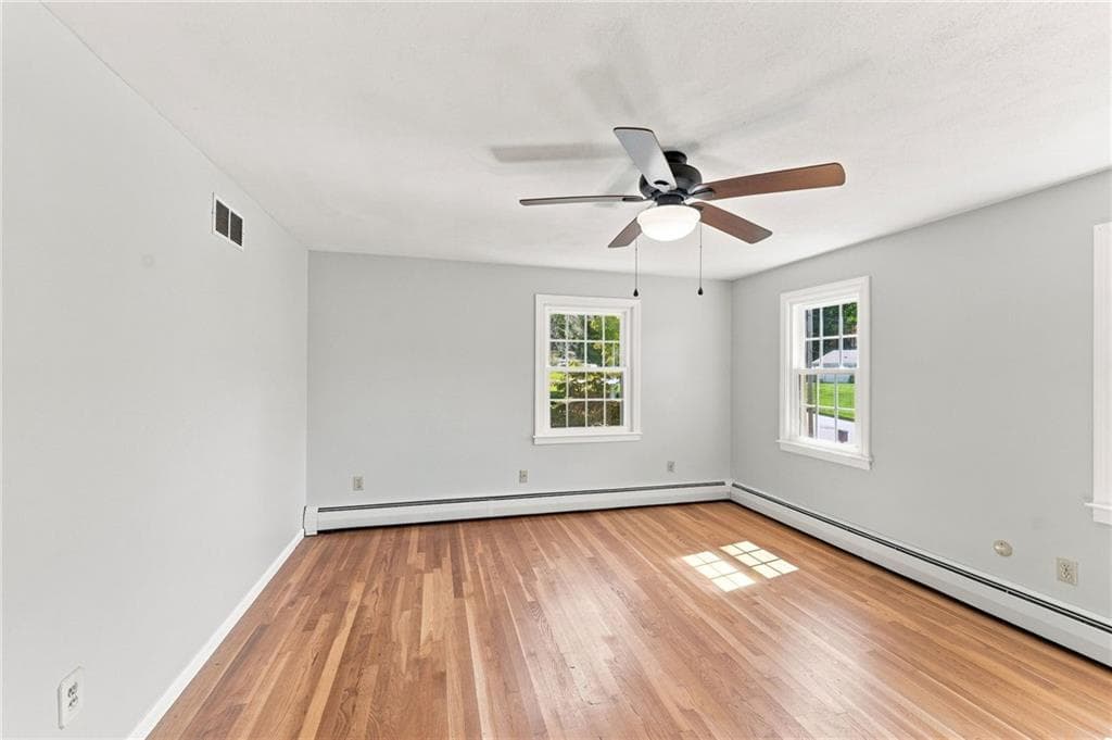 Single Family Residence at 33 Old Oak Drive, Warwick, photo 38 of 47