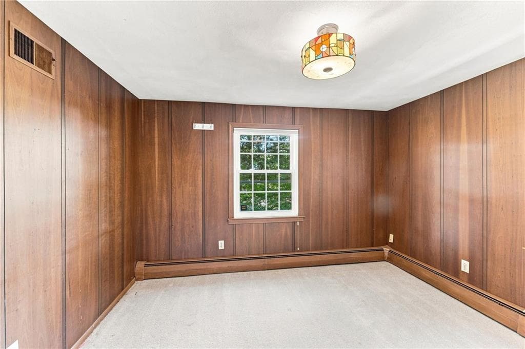 Single Family Residence at 33 Old Oak Drive, Warwick, photo 29 of 47