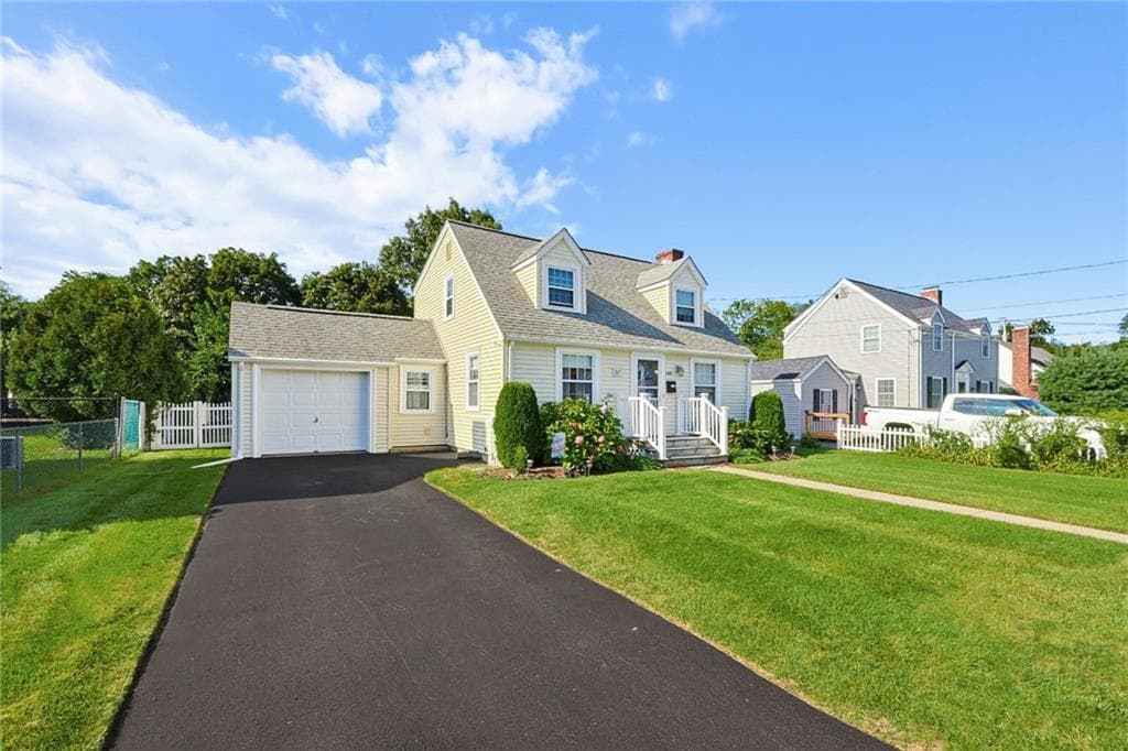 Single Family Residence at 166 Puritan Drive, Warwick, photo 2 of 35