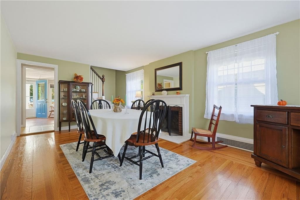 Single Family Residence at 166 Puritan Drive, Warwick, photo 5 of 35