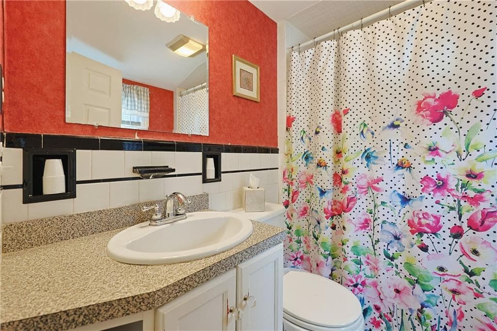 Single Family Residence at 166 Puritan Drive, Warwick, photo 24 of 35