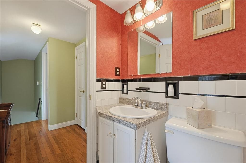 Single Family Residence at 166 Puritan Drive, Warwick, photo 25 of 35