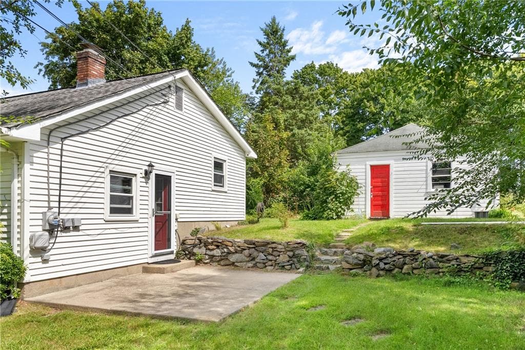 Single Family Residence at 1356 S Broadway, East Providence, photo 6 of 35