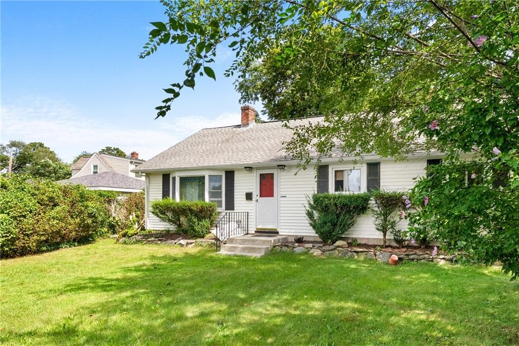 Single Family Residence at 1356 S Broadway, East Providence, photo 4 of 35