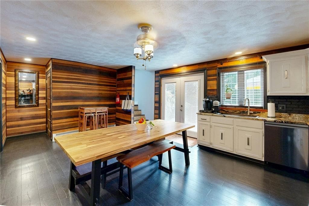 Single Family Residence at 35 Job Drive, Richmond, photo 13 of 50