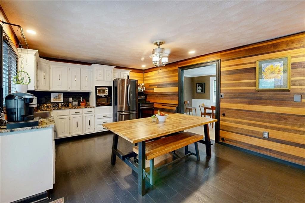 Single Family Residence at 35 Job Drive, Richmond, photo 12 of 50