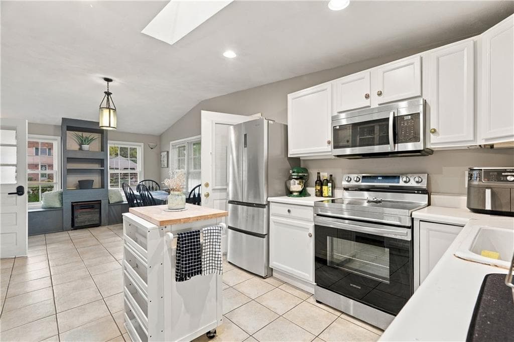 Single Family Residence at 7 White Pine Drive, Cumberland, photo 22 of 34