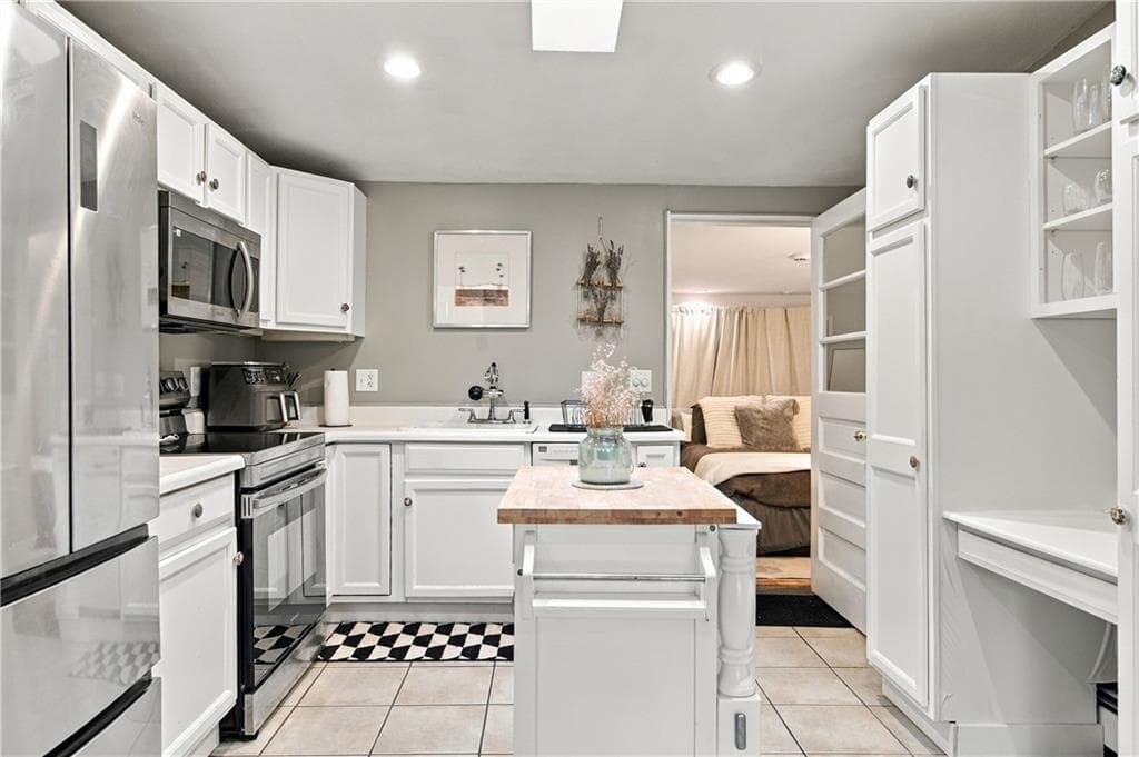 Single Family Residence at 7 White Pine Drive, Cumberland, photo 20 of 34
